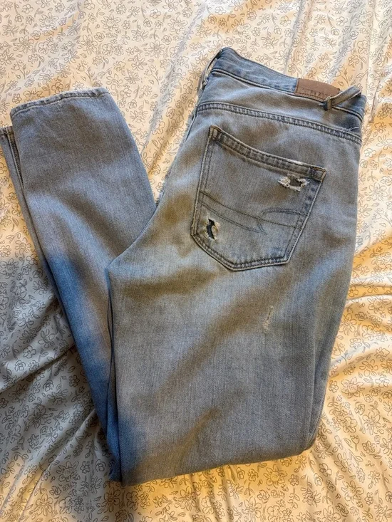 American Eagle Outfitters Light Blue Distressed Denim Mom Jeans - Picture 7 of 10
